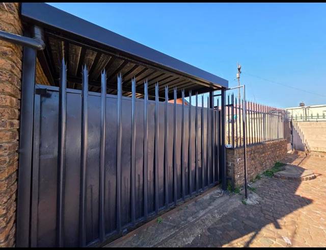 2 BEDROOM TOWNHOUSE FOR SALE IN RANDFONTEIN CENTRAL